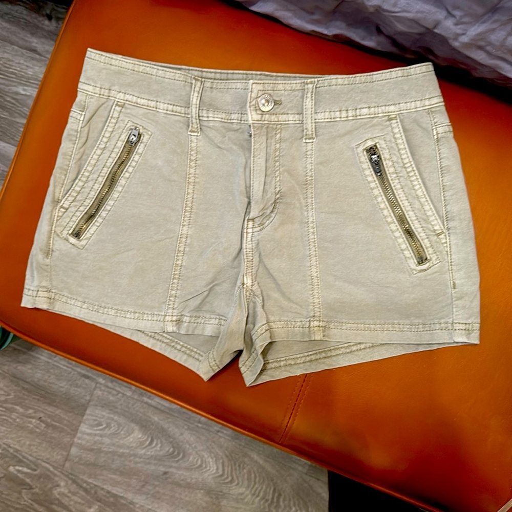 American Eagle snappy stretch low rise cargo shorts- size 0